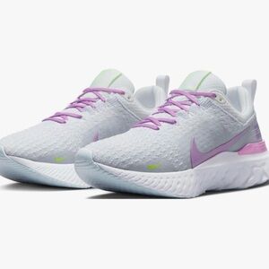 Nike react flyknit 3 purple and white EUC